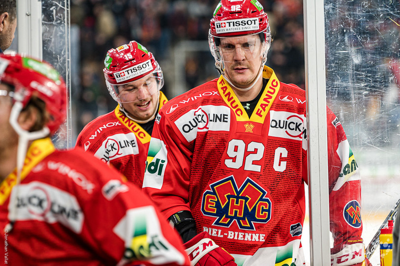 Gaëtan Haas et le HC Bienne vivent au rythme des reports de matches (photo : Jonathan Vallat).