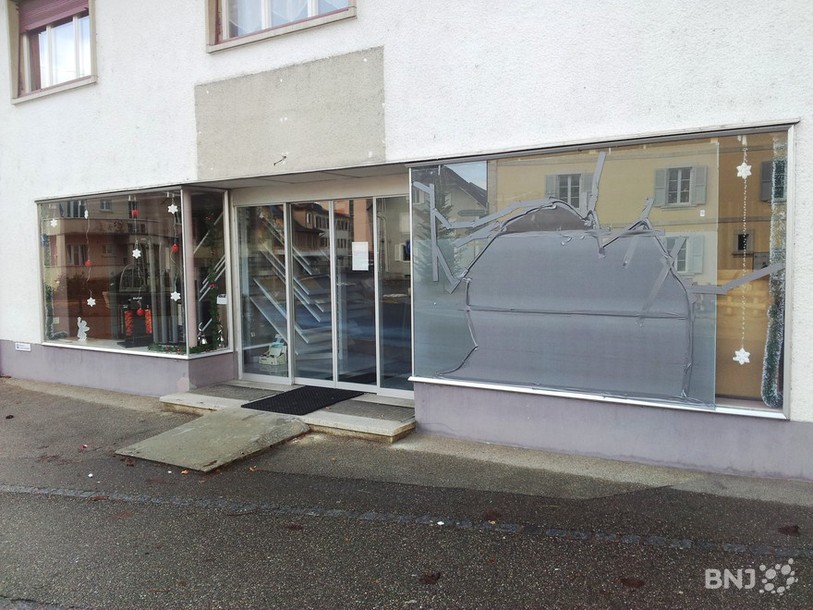 C'est un jeune de la région qui aurait démoli la vitrine