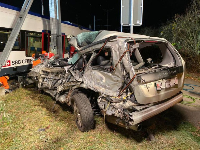 L'automobiliste a survécu, blessé, à l'accident. Ivre, il présentait une alcoolémie de 1,6 pour mille. (Photo : Police cantonale BL)