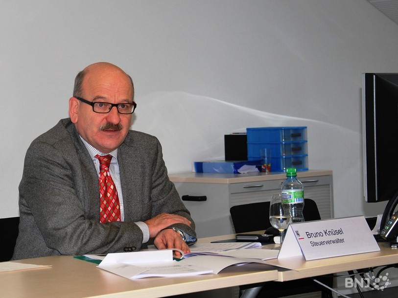 L'intendant des impôts Bruno Knüsel a présenté les nouveautés de la déclaration d'impôt 2012.