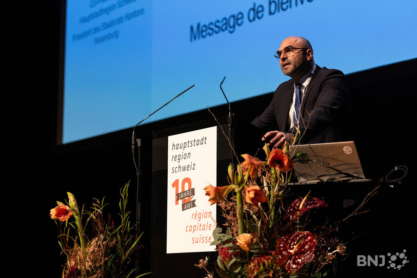 Le conseiller d'Etat neuchâtelois Laurent Favre a évoqué le rôle joué par Région capitale suisse dans l'obtention de gros crédits ferroviaires. (Photo: Région capitale suisse).