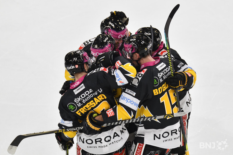 Le HC Ajoie savoure le 2-1 de Guillaume Asselin (photo : Georges Henz).