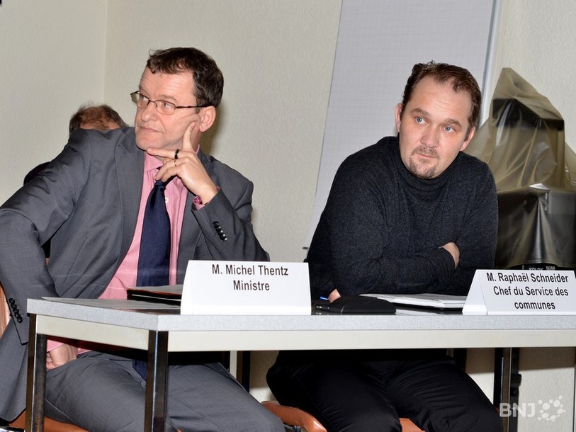 Le minsitre Michel Thentz et Raphaël Schneider, chef du Service des communes, veulent des élus performants.