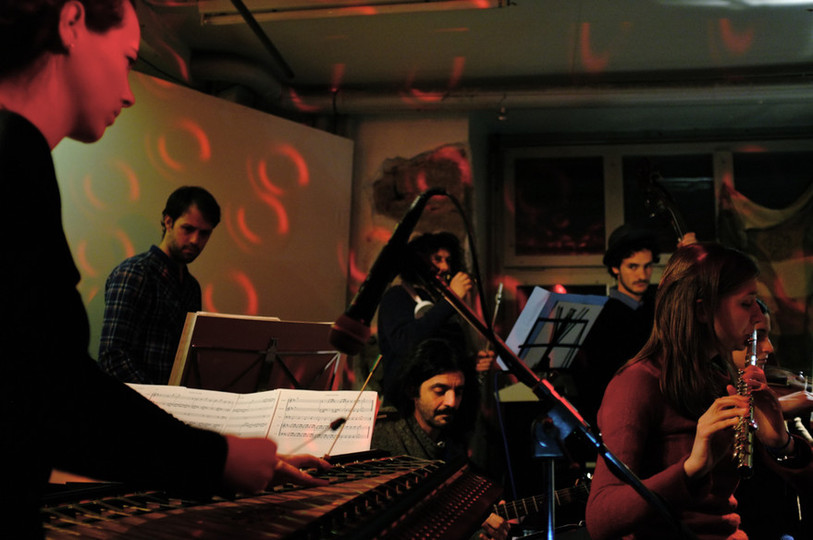Les musiciens du groupe de classique contemporain joué rock 