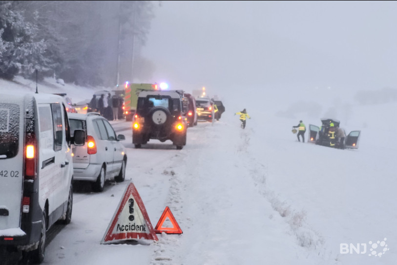 Les secours ont été appelés dimanche après-midi pour un accident impliquant trois voitures et plusieurs blessés entre Montfaucon et St-Brais.