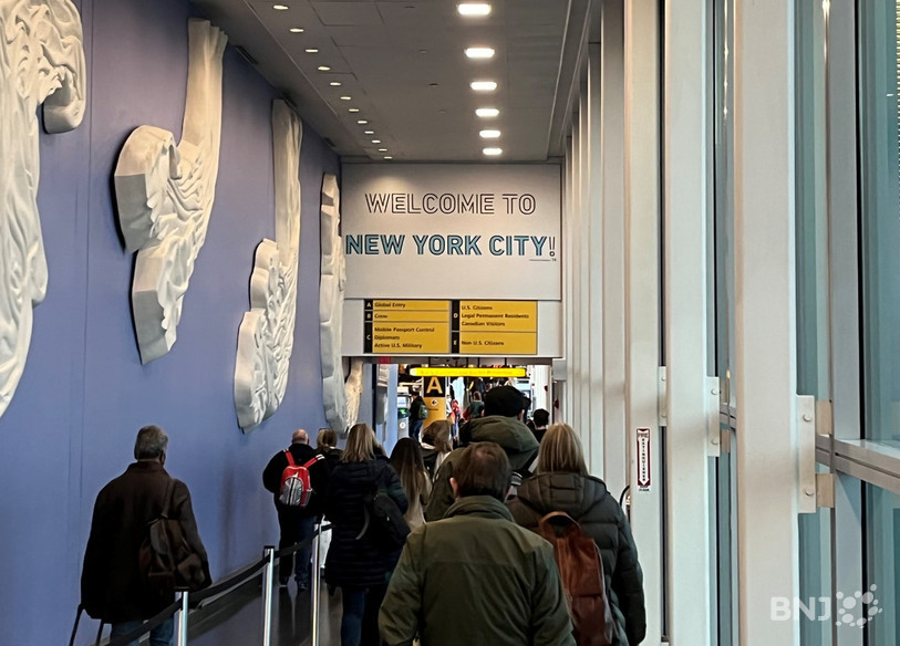 Une fois arrivé à l'aéroport de New-York, les contrôles ne sont pas plus stricts que de coutume, malgré la pandémie.