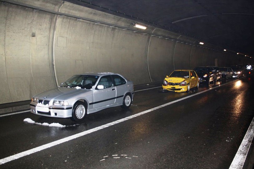 Le trafic a été fortement perturbé pendant près de deux heures [photo: police cantonale jurassienne].