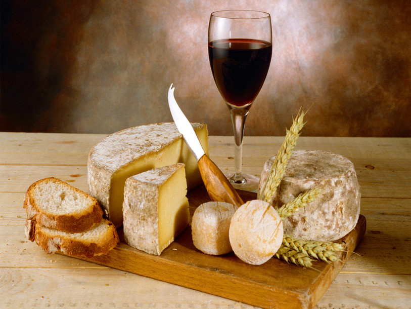 Du pain, du fromage et du vin : de quoi passer un bon moment ! (photo: brentwoodwine)