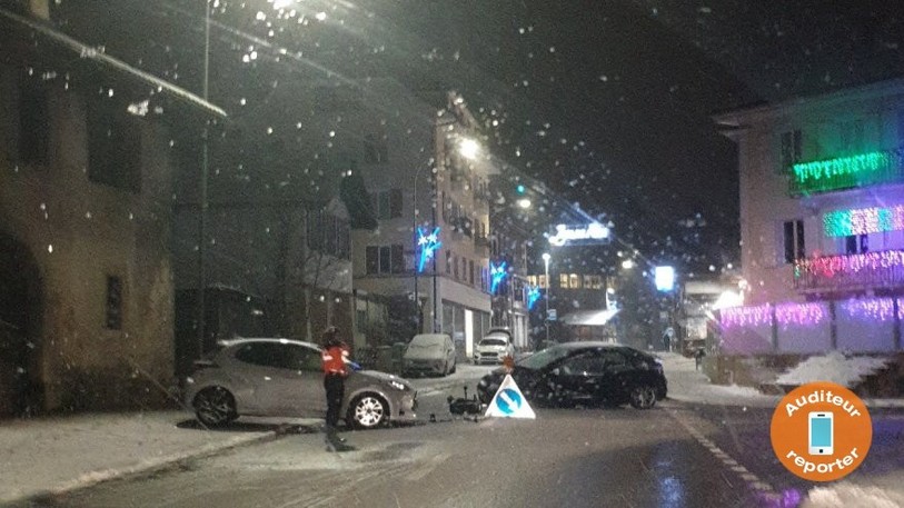 Deux voitures sont entrées en collision latérale sur la route de Pierre-Pertuis mardi en fin de journée.