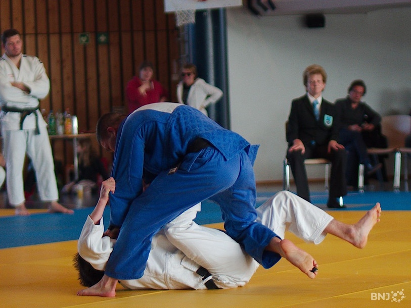 Les combattants du JC Cortaillod (ici en bleu) peuvent prétendre aux titres. (photo archives)