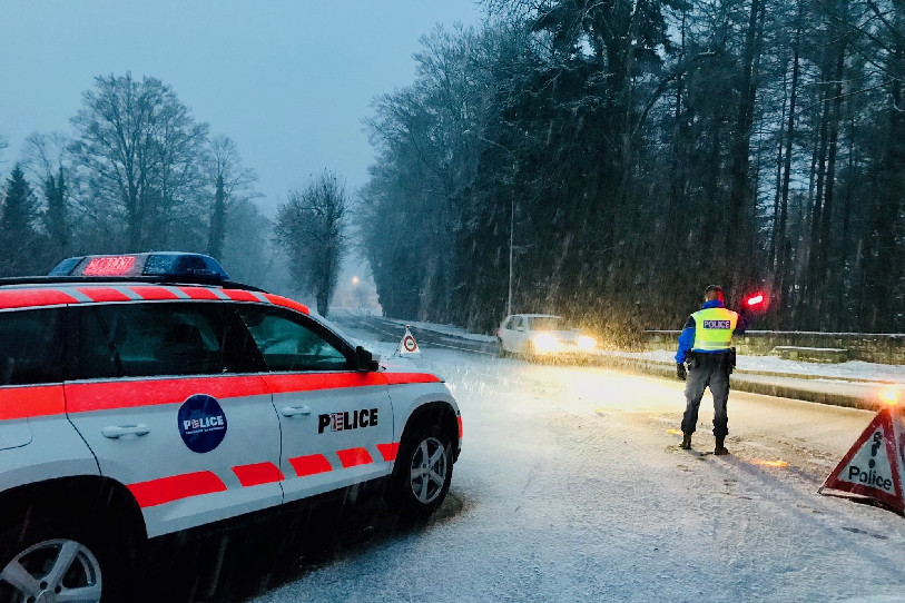 Un accident de la circulation est survenu tôt ce jeudi sur la route de la Caquerelle en direction de Boécourt (Photo : police cantonale jurassienne)