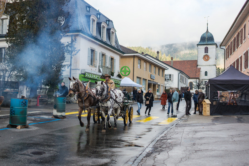 La calèche sera de retour samedi à Couvet pour la fête de l'Avent. (Photo: Association des commerçants de Couvet)