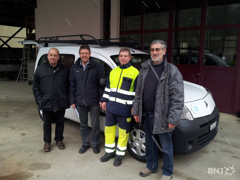 Autorités, garagiste et employé étaient présents pour inaugurer le nouveau bijou