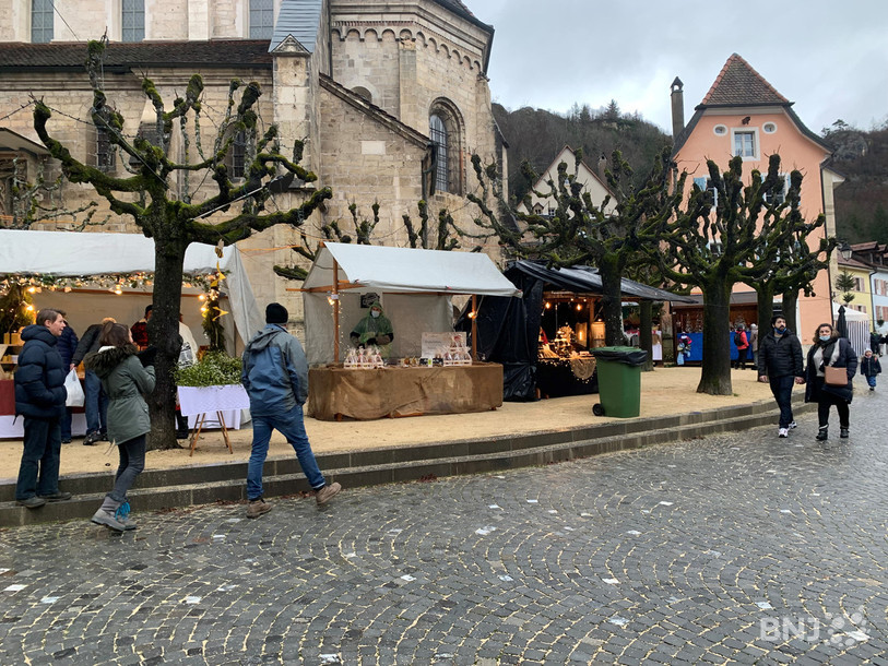 La météo n'a pas aidé le marché de Noël. Samedi en début d'après-midi, les rues étaient encore clairsemées. 