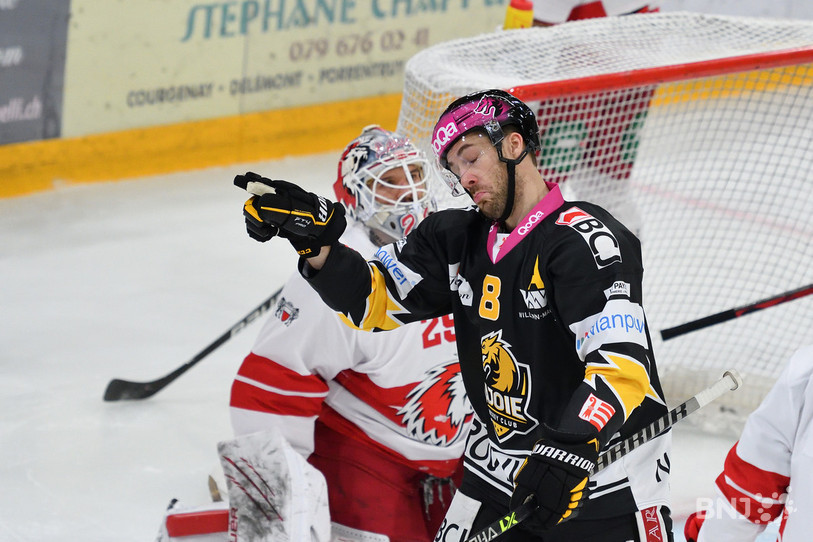 Philip-Michael Devos a marqué l'unique but du HCA face au LHC du gardien Luca Boltshauser. Mais son visage ne trompe pas: Ajoie n'a pas la mine des grands jours (photo: Georges Henz).