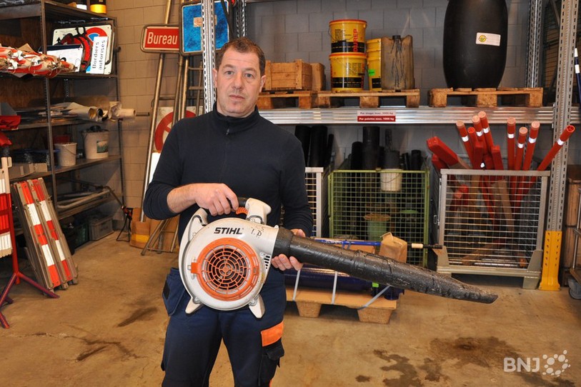 Gilles Schlüchter, responsable de la voirie de Saignelégier, affirme que les maux de tête conséquents à l'utilisation de l'essence traditionnelle ont disparu