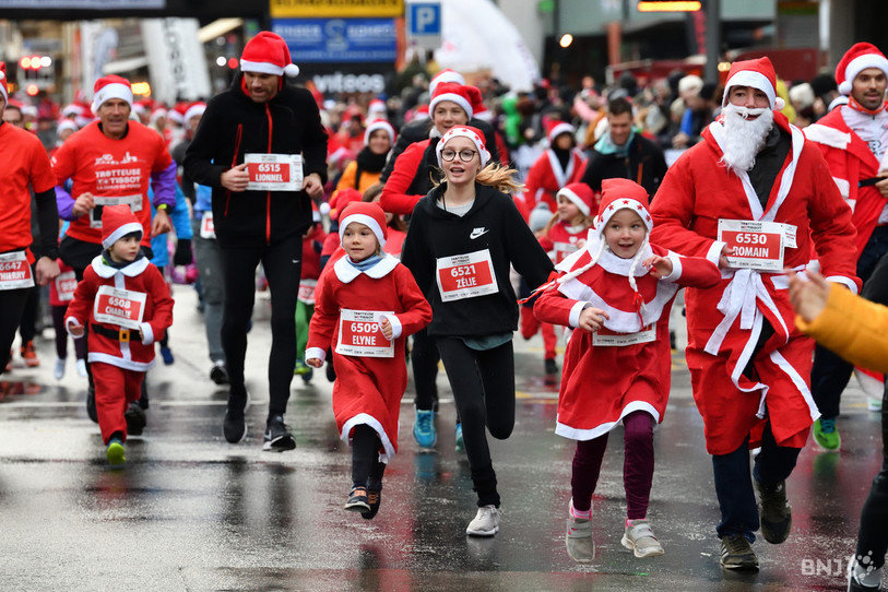 La Trotteuse, une course pour tous, même pour les pères et les mères Noël. (photo: archives Georges Henz)
