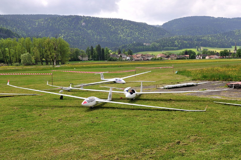 Des grands planeurs comme ceux qui pourront être admirés dans le ciel de Môtiers.