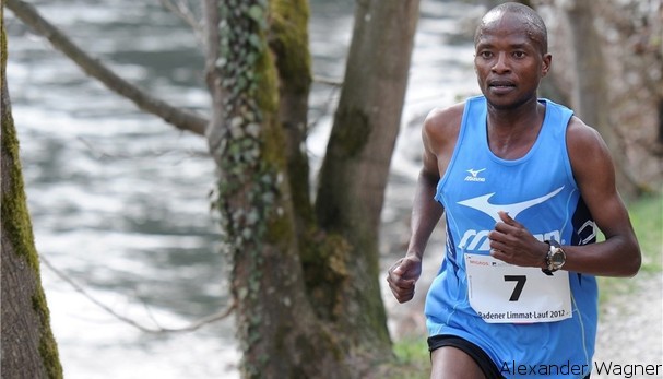 Bernard Matheka lors de la Limmat Lauf 2012 (Photo de Alexander Wagner prise sur http://www.aargauerzeitung.ch/)