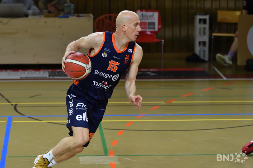 Aleksa Popovic et ses coéquipiers d'Union Neuchâtel se sont montrés impuissants face à Fribourg Olympic (photo : Georges Henz).