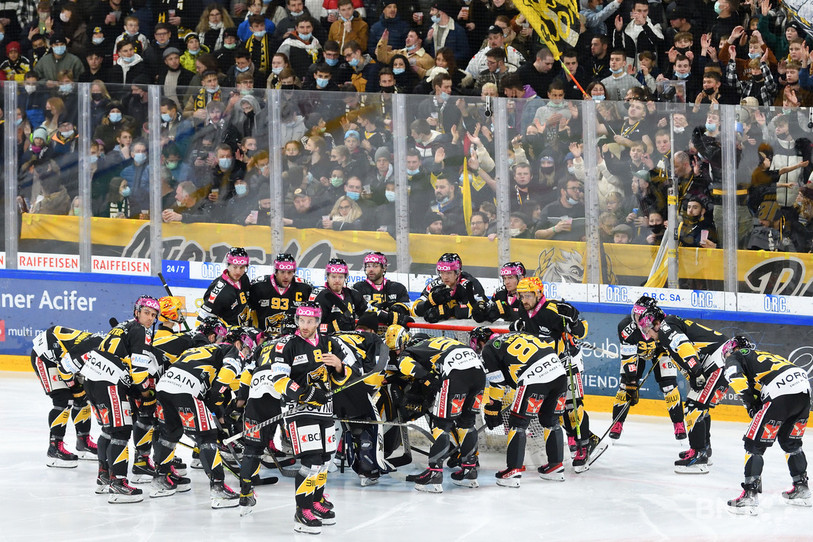 Comme samedi face à Lausanne, les joueurs du HC Ajoie vont retrouver un public masqué jusqu'au 24 janvier (photo : Georges Henz).