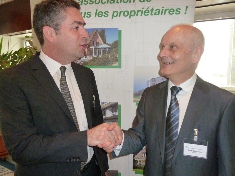 Passage de témoin entre Philippe Mauler, à gauche, et Gérard Bosshart.