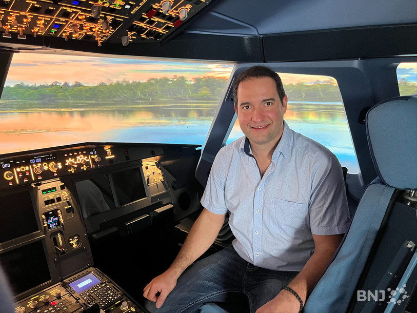 Claude Mischler a installé un simulateur de vol à Delémont, ouvert aux professionnels et aux particuliers.