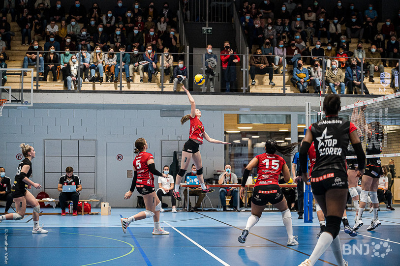 Déliane Monnin était à l'attaque pour le Volleyball Franches-Montagnes, mais cela n'a pas suffi samedi. (Photo : archives Jonathan Vallat)