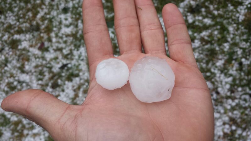 Des grêlons d'une taille respectable se sont abattus sur la région. 