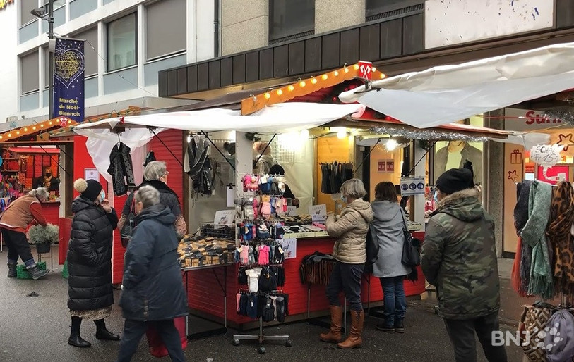 Le masque n'est pas obligatoire pour déambuler le long de la rue de Nidau. Il faut par contre s'en munir lors des achats. Le pass sanitaire est également requis dans certaines zones spécifiques.