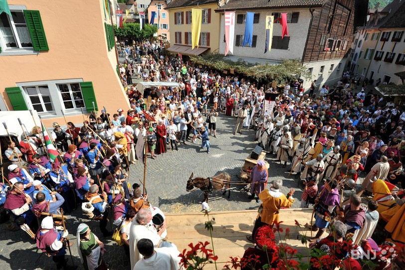 Des milliers de personnes à St-Ursanne pour les Médiévales