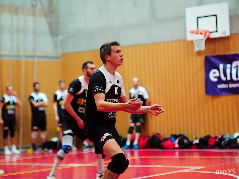 Les joueurs de Colombier Volley ont fêté un succès qui paraissait inespéré. (photo archives)