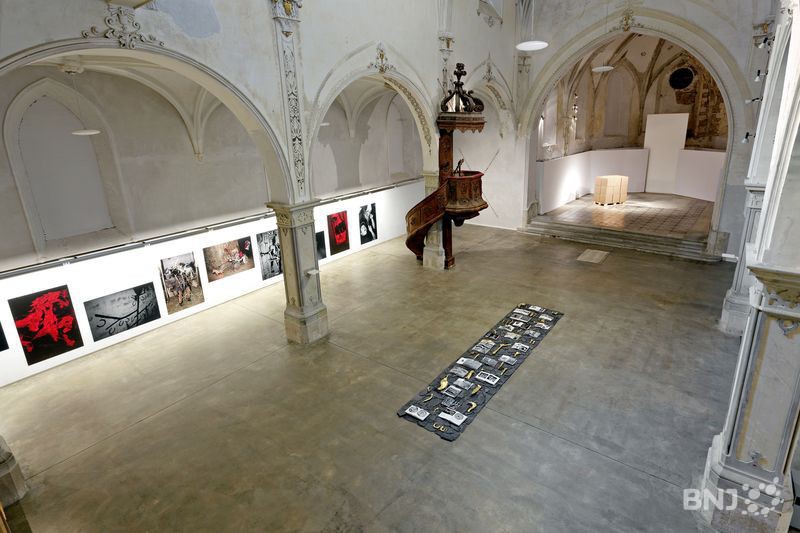 La nef de l'ancienne église du Noirmont lors de l'exposition EQUUS