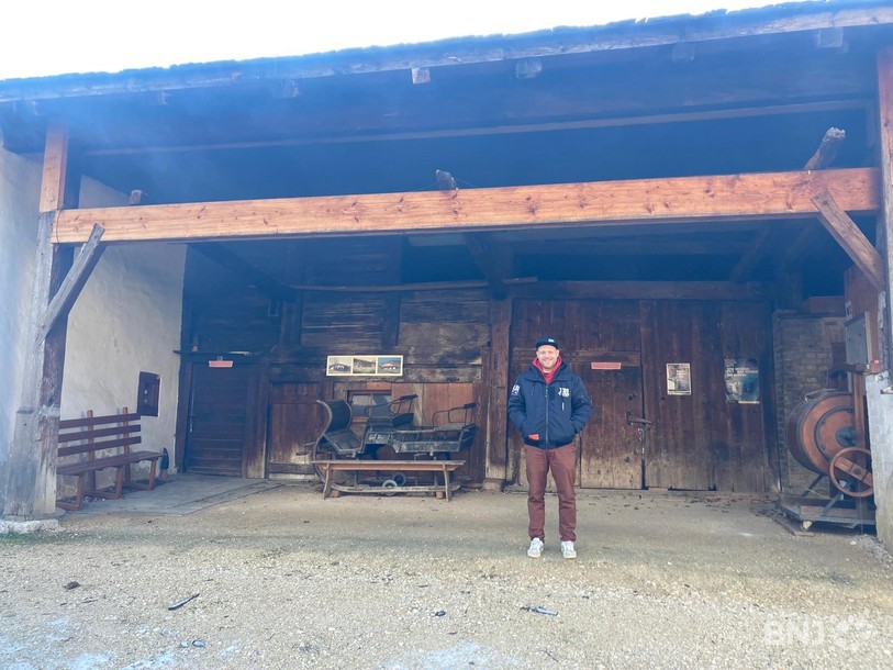 Stéphane Geiser, devant le Banneret Wisard.