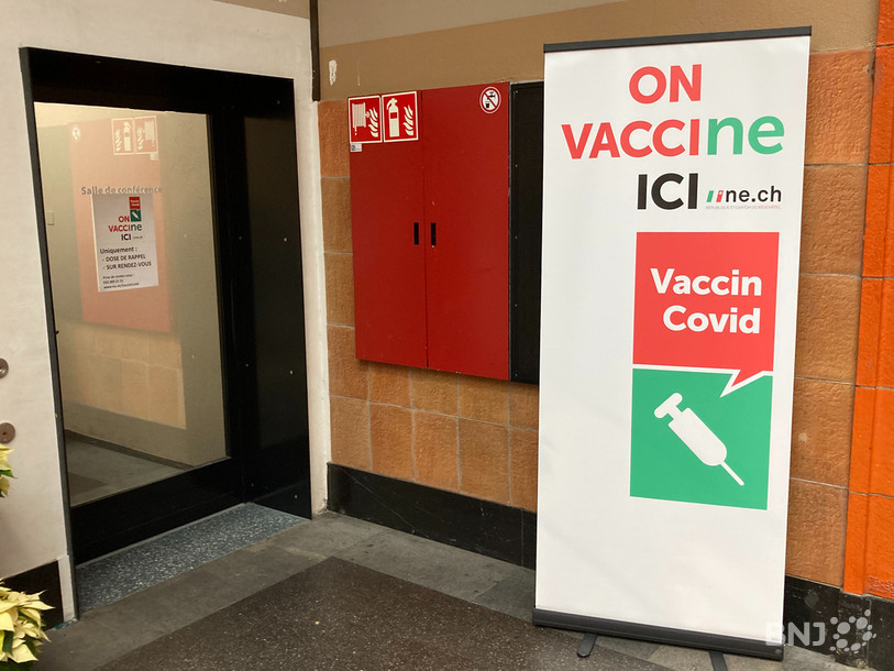 Les autorités prient la population de se faire vacciner. Ici, le centre de vaccination de la gare de Neuchâtel, qui a ouvert cette semaine.