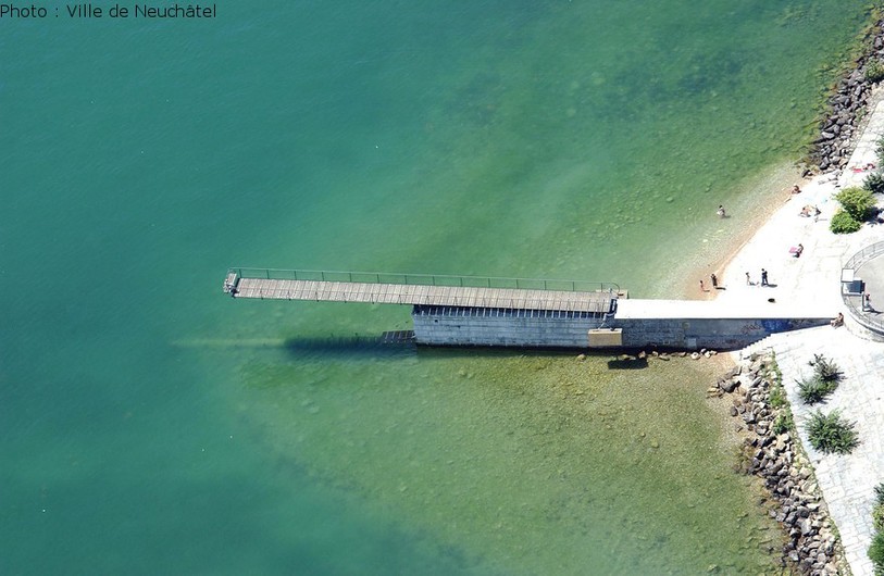 La passerelle de l'utopie est située à Neuchâtel sur le Quai Osterwald