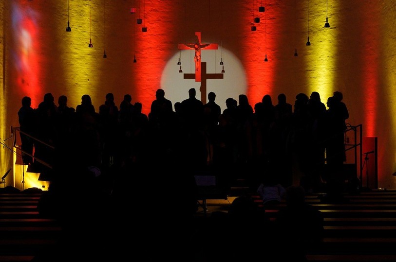 Certaines chorales pourraient renoncer à se produire lors des messes de Noël pour ne pas devoir chanter avec le masque. (Photo libre de droits)
