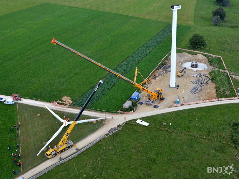 Eoliennes en démontage sur le Mont-Crosin