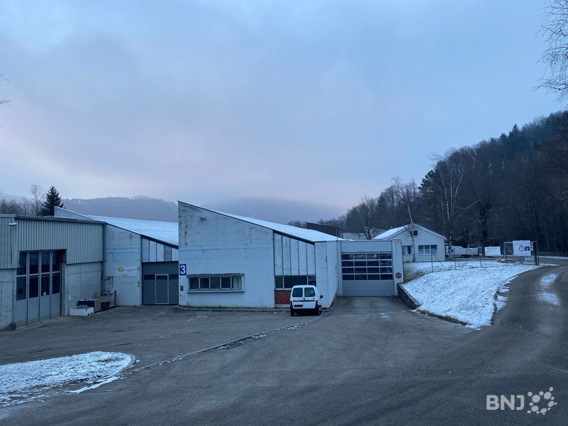 C'est dans de vastes locaux situés dans l'ancienne verrerie de Moutier que du cannabis thérapeutique est cultivé depuis quelques mois.