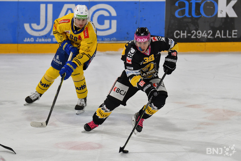Guillaume Asselin a eu beau se démener jeudi soir, le HC Ajoie n'a pas pu renouer avec la victoire face à Davos (photo : Georges Henz).