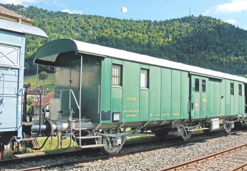 L'ancien wagon restauré dans lequel les membres de L'Eclisse se réunissent à Saint-Sulpice.
