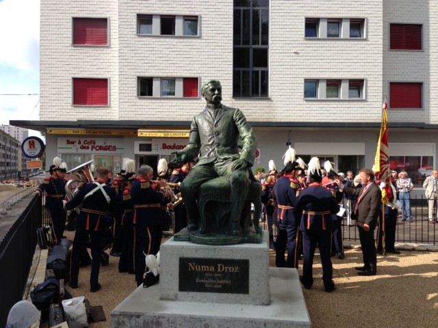Un nouvel emplacement pour la statue. 