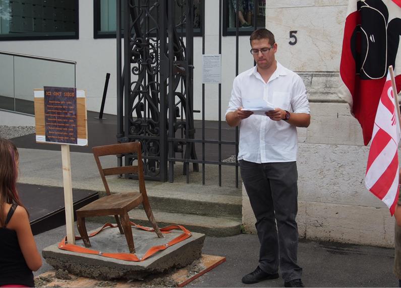 Le groupe Bélier devant le Musée d'histoire de Berne