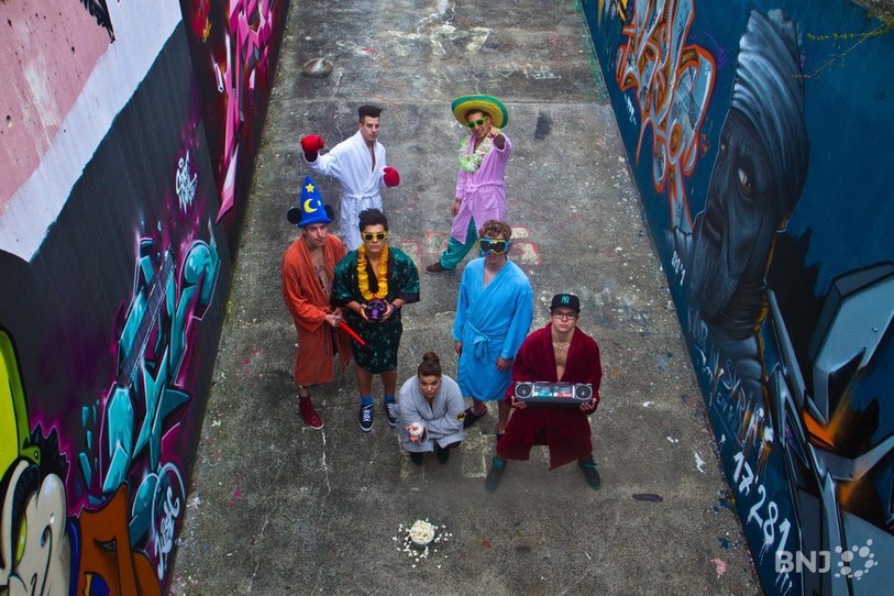 Jérémie Krüttli (basse), Baptiste Brand (guitare), Giordann Fracella (batterie), Eliot Ziehlmann (backing vocal), Marco Violi (percussions), Joël Amstutz (claviers) et Elsa Rueff (Tavannes) composent Funk Alliance.