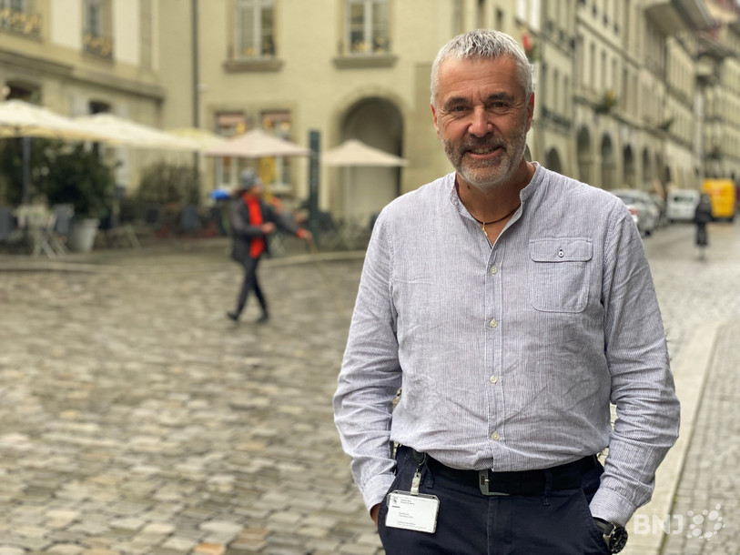 Jean-Luc Niederhauser, ici devant le Rathaus à Berne, quittera la maire de Court au 31 décembre.