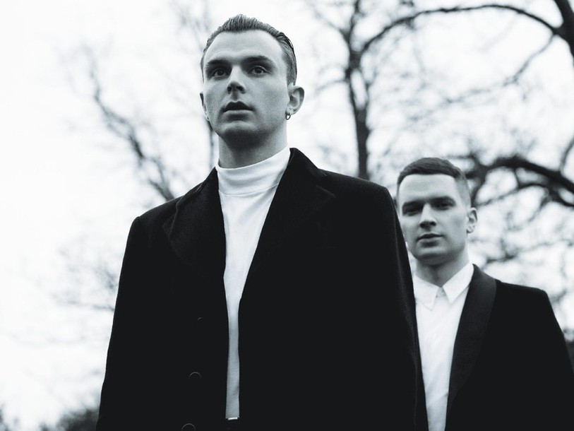 Le duo de Manchester se fait sa place avec son 2ème album Exile