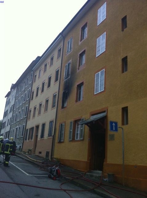 Les dégâts causés par les flammes ont rendu cet immeuble inhabitable. 