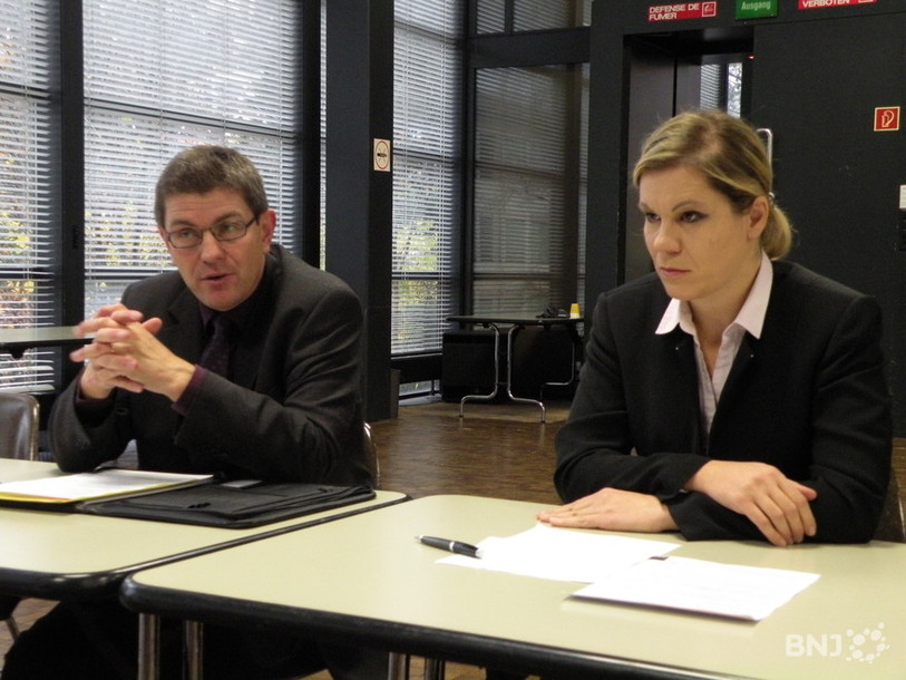 Erich Fehr, le maire de Bienne et Silvia Steidle, la conseillère municipale en charge des finances, à l’heure des résultats des votations du 24 novembre.