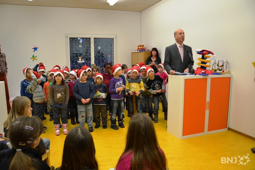 Le député-maire de Malleray Roberto Bernasconi a inauguré le bâtiment avec le concours des enfants qui le fréquentent