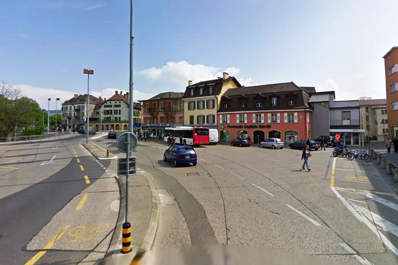 La place Bel-Air, à l'entrée de la vieille-ville d'Yverdon, où la victime a été retrouvée jeudi en fin de journée. Image: Google.